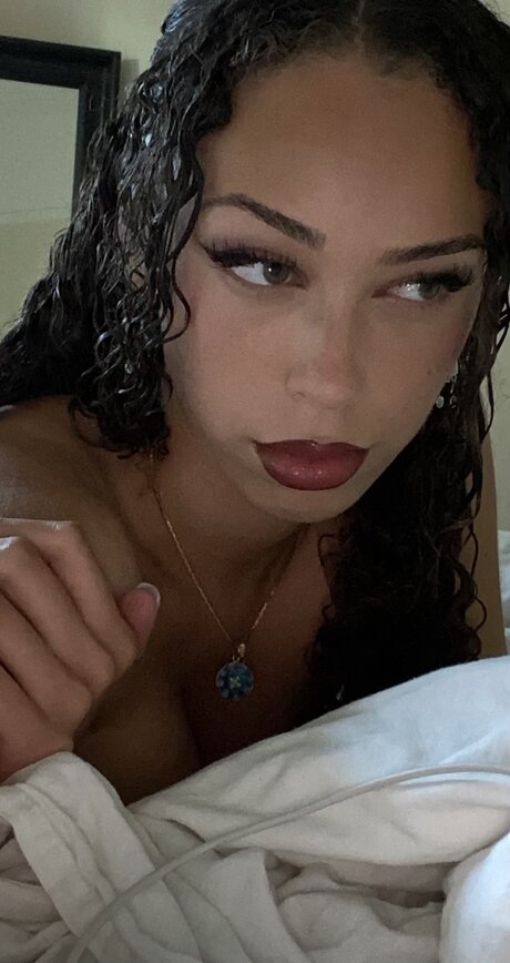 Foto di nudo di fuga di OnlyFans di Nova