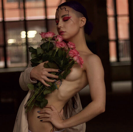 Foto di nudo di fuga di OnlyFans di Hirondelle