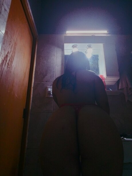 Foto di nudo di fuga di OnlyFans di Narelaa