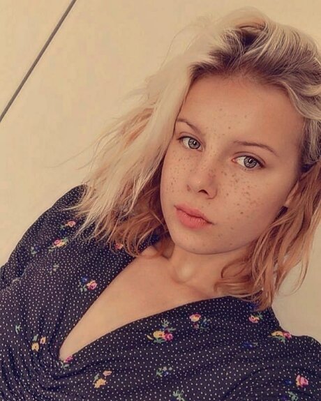 Foto di nudo di fuga di OnlyFans di Luci