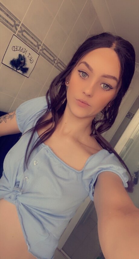 Foto di nudo di fuga di OnlyFans di Angela Harris