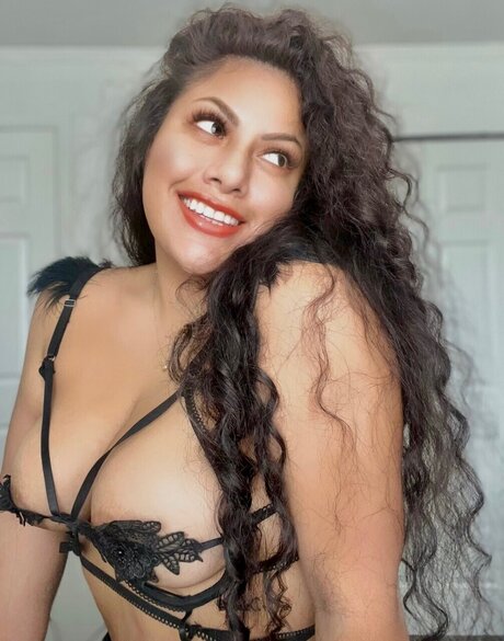 Latina Curls