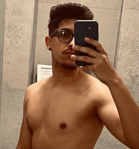 Foto di nudo di fuga di OnlyFans di Latinboy