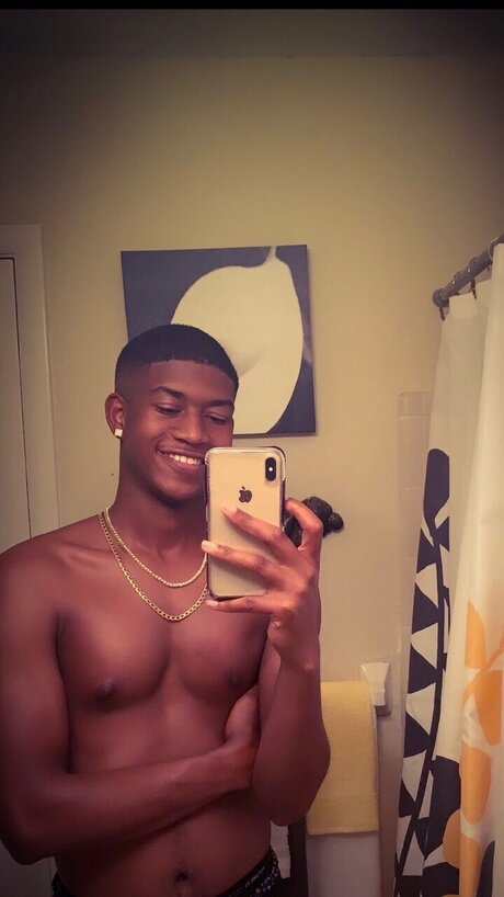 Foto di nudo di fuga di OnlyFans di U10093312