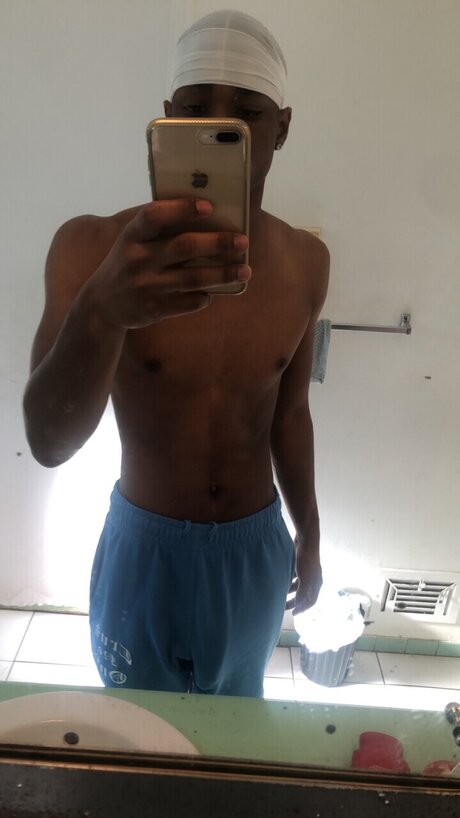 Foto di nudo di fuga di OnlyFans di Ziggy Flores