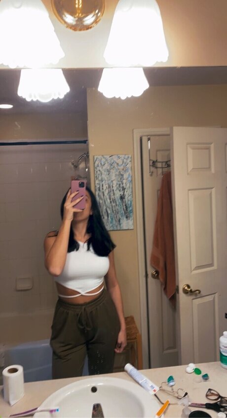 Foto di nudo di fuga di OnlyFans di Layn