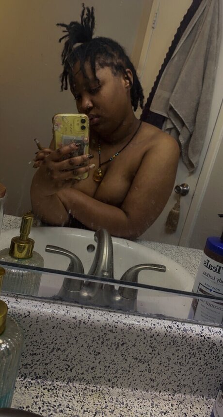 Foto di nudo di fuga di OnlyFans di Rashya