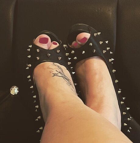 Foto di nudo di fuga di OnlyFans di Tattooedtootsies4u