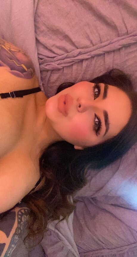 Foto di nudo di fuga di OnlyFans di Hazel Mami