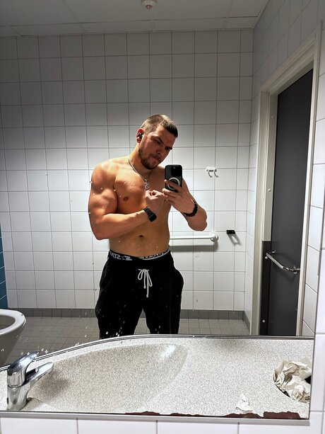 Foto di nudo di fuga di OnlyFans di Papu