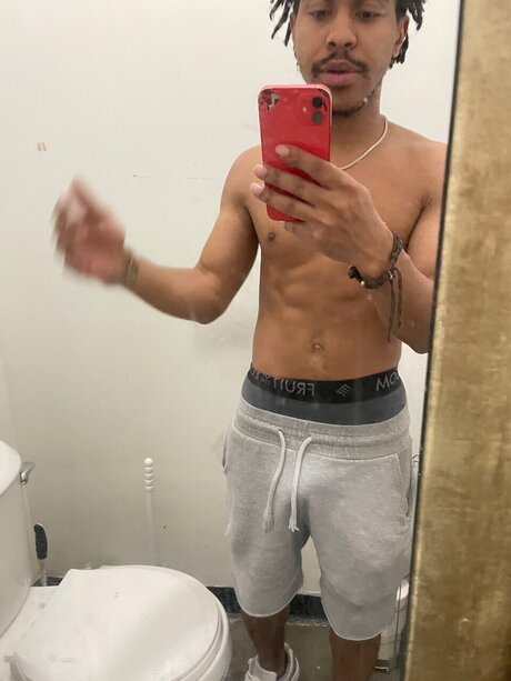 Foto di nudo di fuga di OnlyFans di Troidestroy69