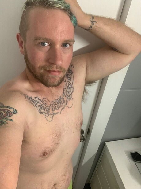 Foto di nudo di fuga di OnlyFans di Mikey
