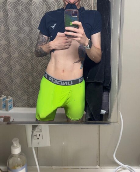 Foto di nudo di fuga di OnlyFans di J