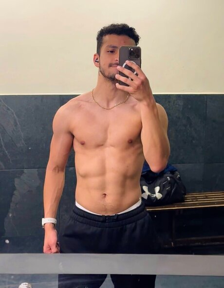 Foto di nudo di fuga di OnlyFans di George B