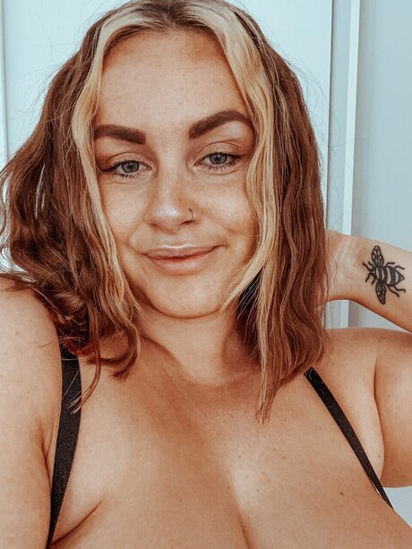 Foto di nudo di fuga di OnlyFans di Sisi 