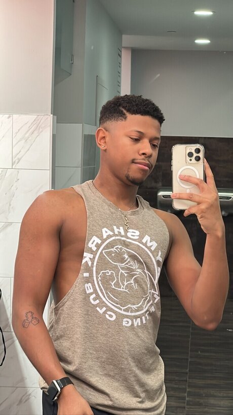 Foto di nudo di fuga di OnlyFans di Anthony