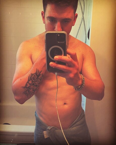 Foto di nudo di fuga di OnlyFans di Zaddy202169