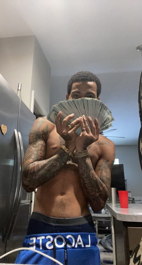 Foto di nudo di fuga di OnlyFans di Mandinglo