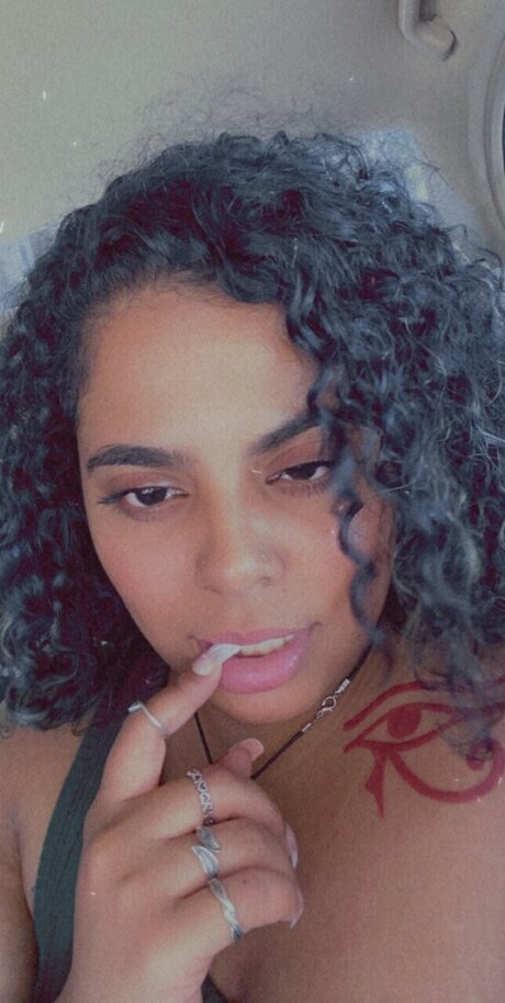 Foto di nudo di fuga di OnlyFans di Adoseofaaliyah