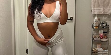 Foto di nudo di fuga di OnlyFans di Nikkkaaa