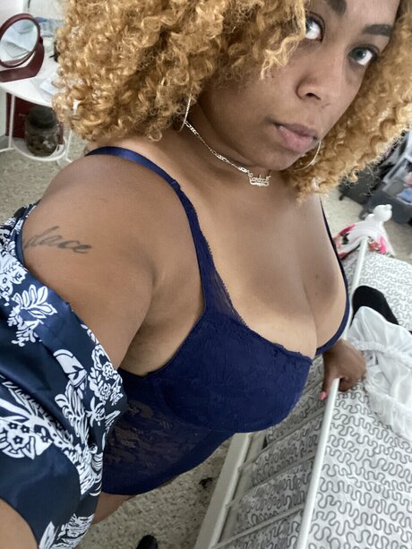 Foto di nudo di fuga di OnlyFans di Curvy Carey