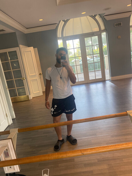 Foto di nudo di fuga di OnlyFans di Papi Juan
