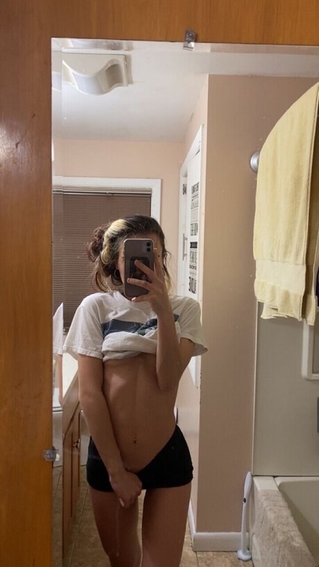 Foto di nudo di fuga di OnlyFans di Lolabanks