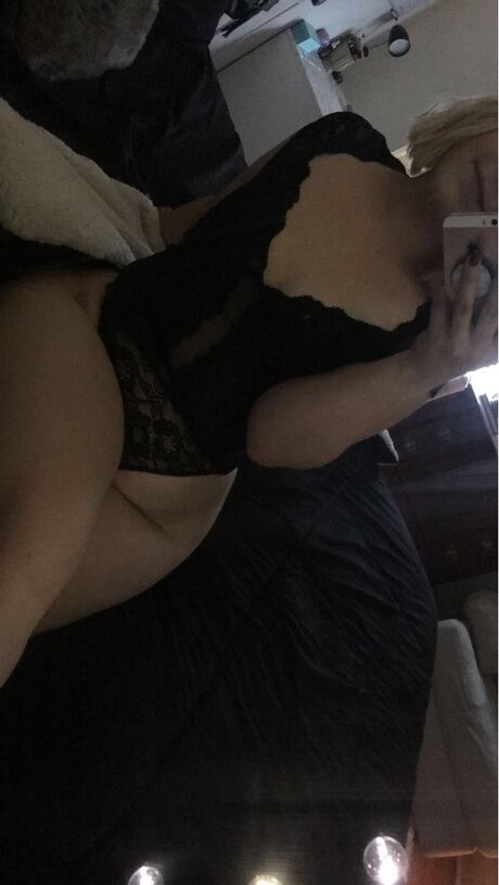 Foto di nudo di fuga di OnlyFans di Snow Bunny