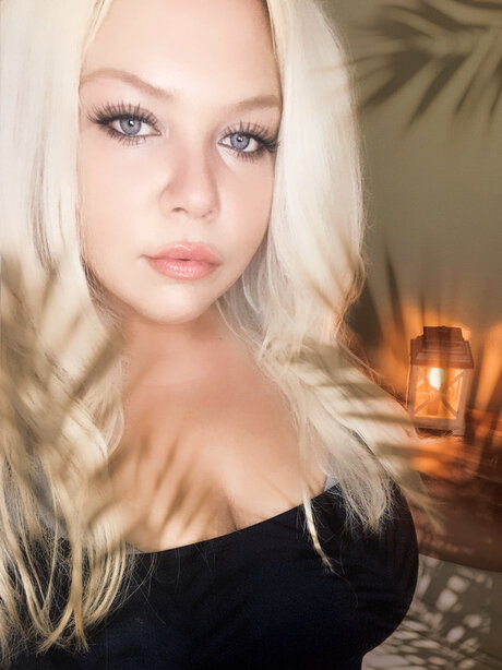 Foto di nudo di fuga di OnlyFans di U122713218