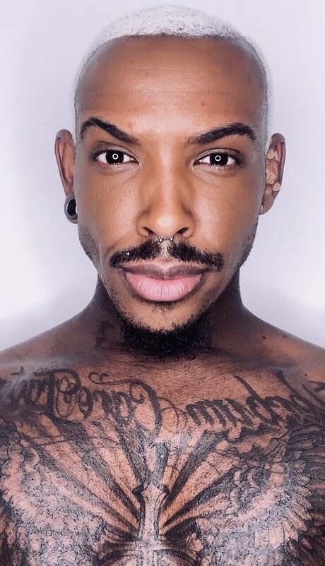 Foto di nudo di fuga di OnlyFans di Keneddy