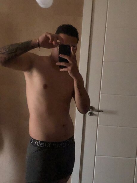 Foto di nudo di fuga di OnlyFans di Rogg