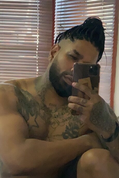 Foto di nudo di fuga di OnlyFans di Zaddy