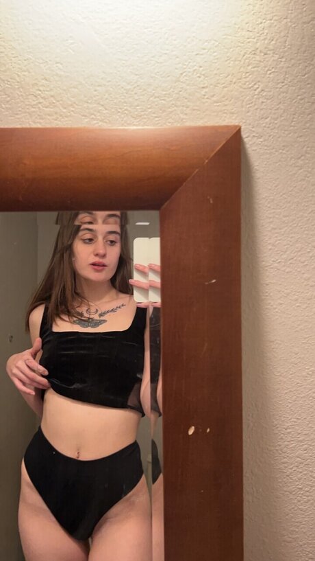 Foto di nudo di fuga di OnlyFans di Elyse