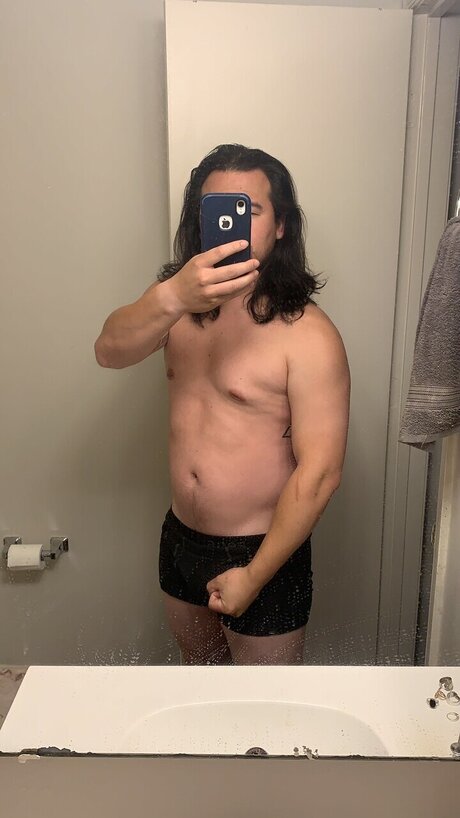 Foto di nudo di fuga di OnlyFans di Flythaiguy