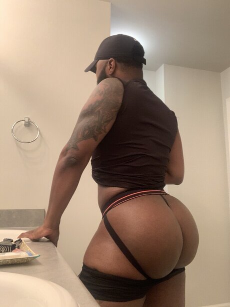 Foto di nudo di fuga di OnlyFans di James