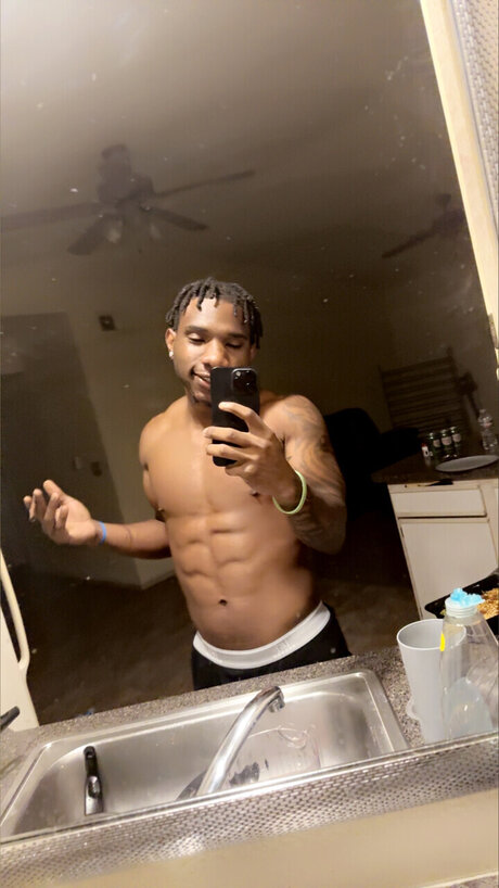 Foto di nudo di fuga di OnlyFans di Mister