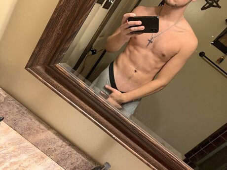 Foto di nudo di fuga di OnlyFans di Titan