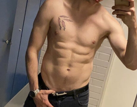 Foto di nudo di fuga di OnlyFans di Mikefinland69