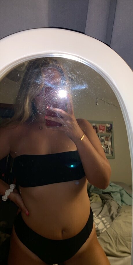 Foto di nudo di fuga di OnlyFans di Kennat
