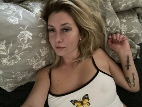 Foto di nudo di fuga di OnlyFans di Kira Marie