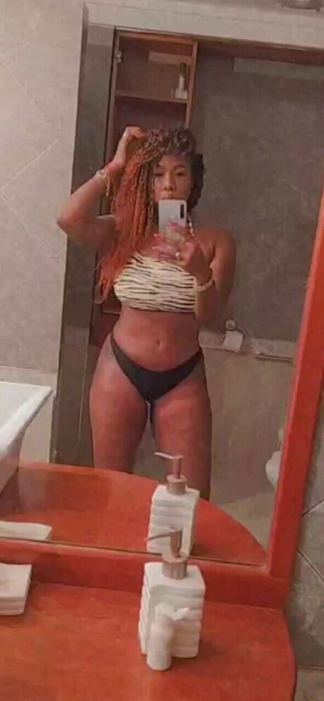 Foto di nudo di fuga di OnlyFans di Tuchini