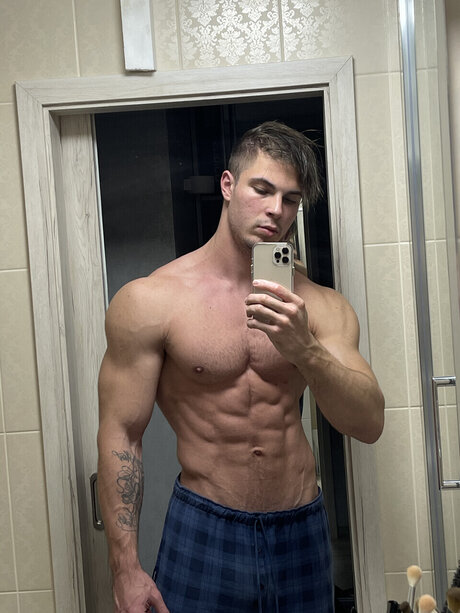 Foto di nudo di fuga di OnlyFans di Aleksandr