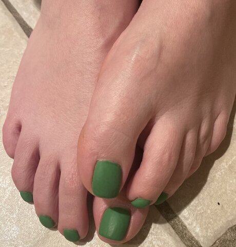 Foto di nudo di fuga di OnlyFans di Tiddies Ampamp Piggies