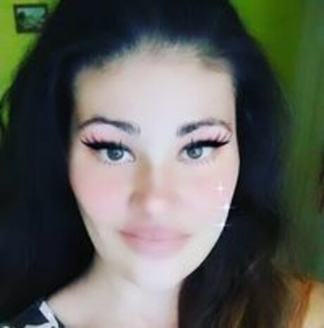 Foto di nudo di fuga di OnlyFans di Juliana Guaov