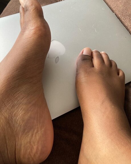 Foto di nudo di fuga di OnlyFans di Brown Girl Feet