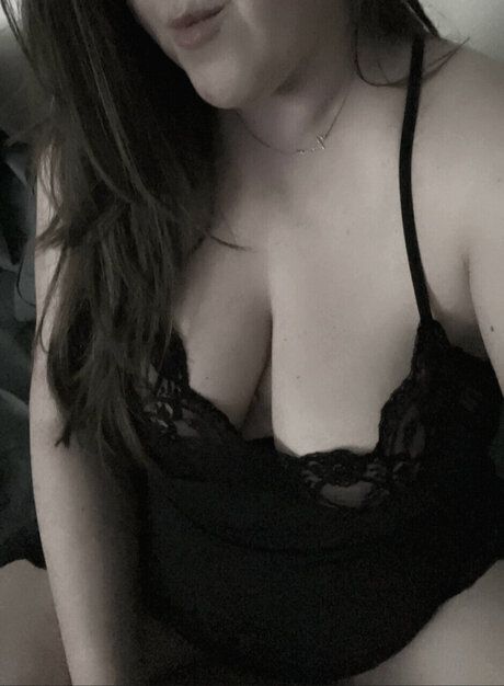 Foto di nudo di fuga di OnlyFans di Lola King 
