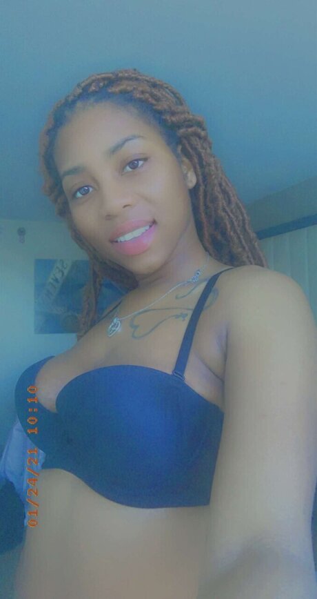 Foto di nudo di fuga di OnlyFans di Kashhunique