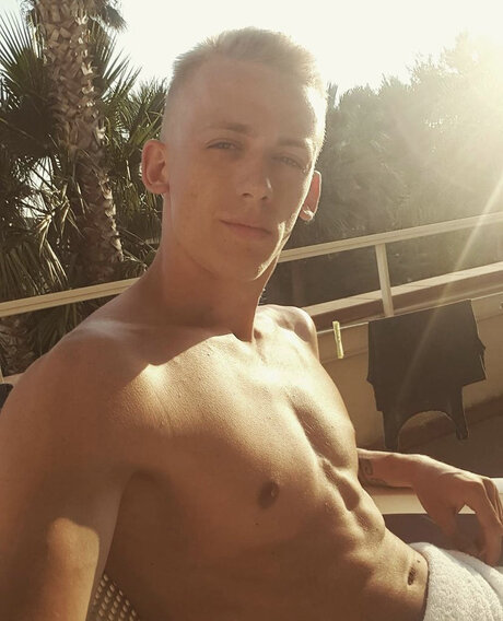 Foto di nudo di fuga di OnlyFans di Ikarus95
