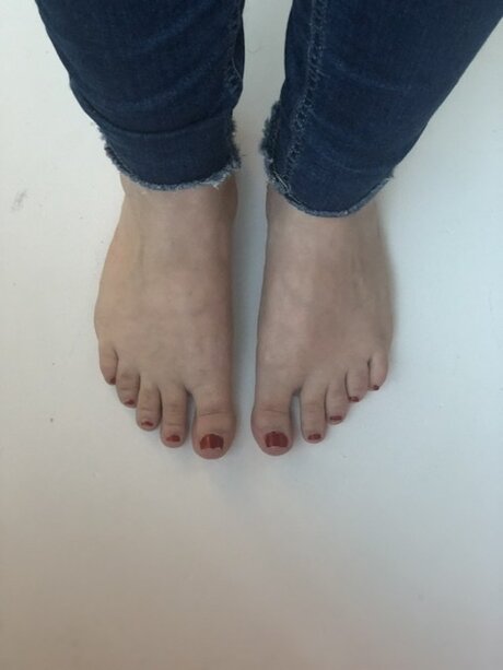 Foto di nudo di fuga di OnlyFans di Lustrous Feet