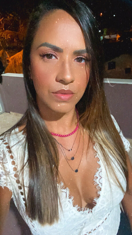 Foto di nudo di fuga di OnlyFans di Elaine Azevedo